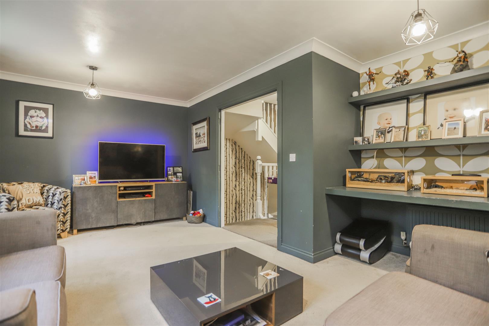 4 Bed Townhouse House For Sale - Main Image